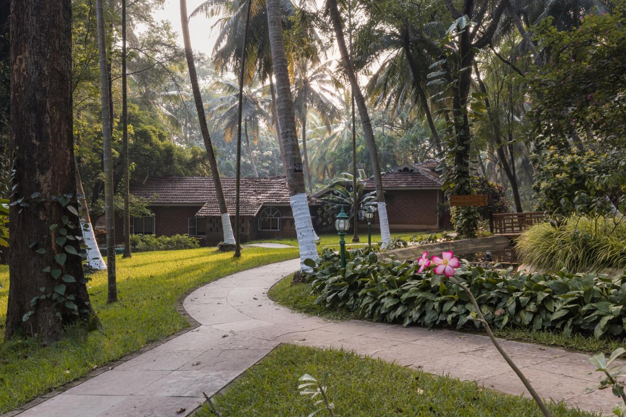 Kairali - The Ayurvedic Healing Village Palakkad Ngoại thất bức ảnh